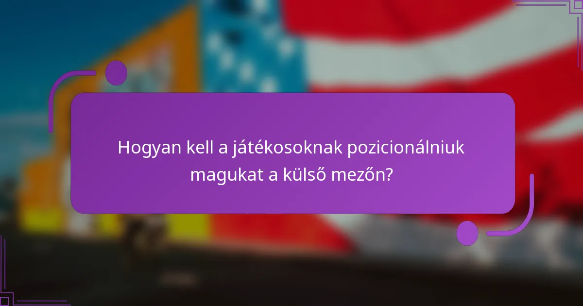 Hogyan kell a játékosoknak pozicionálniuk magukat a külső mezőn?